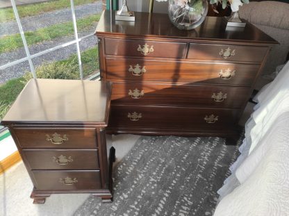 Full Size Poster Bed Furniture Suite - Image 5