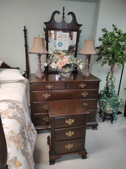 Full Size Poster Bed Furniture Suite - Image 3