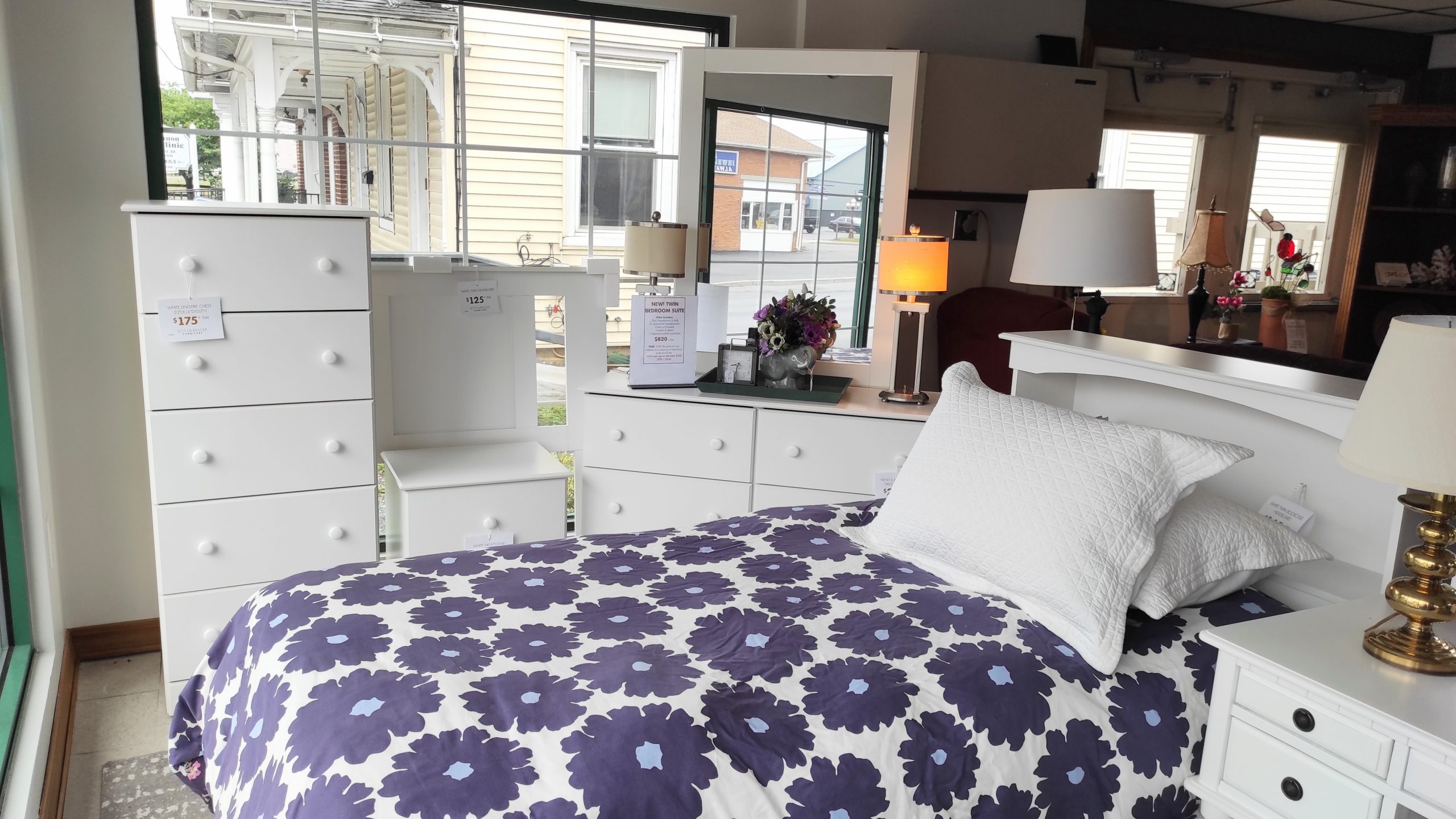 NEW! WHITE QUEEN BEDROOM SUITE