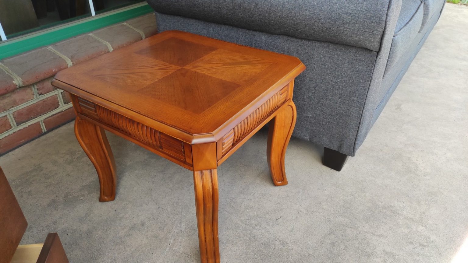 GOLDEN HONEY COLOR END TABLE