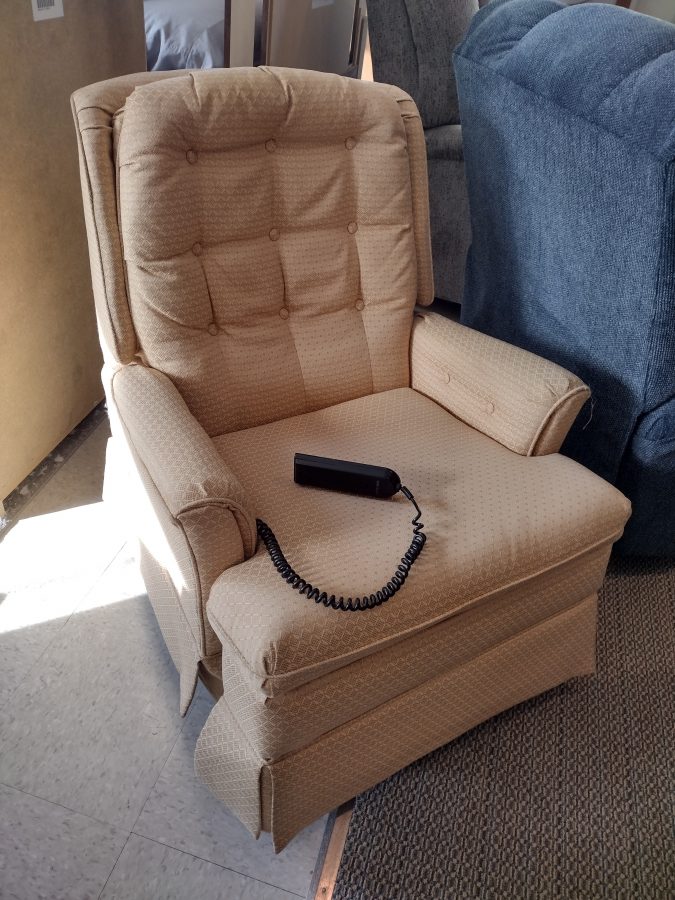 SMALL SCALE LIFT CHAIR BY FLEXSTEEL