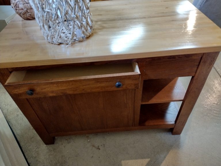 BROYHILL ATTTIC HEIRLOOM KITCHEN ISLAND