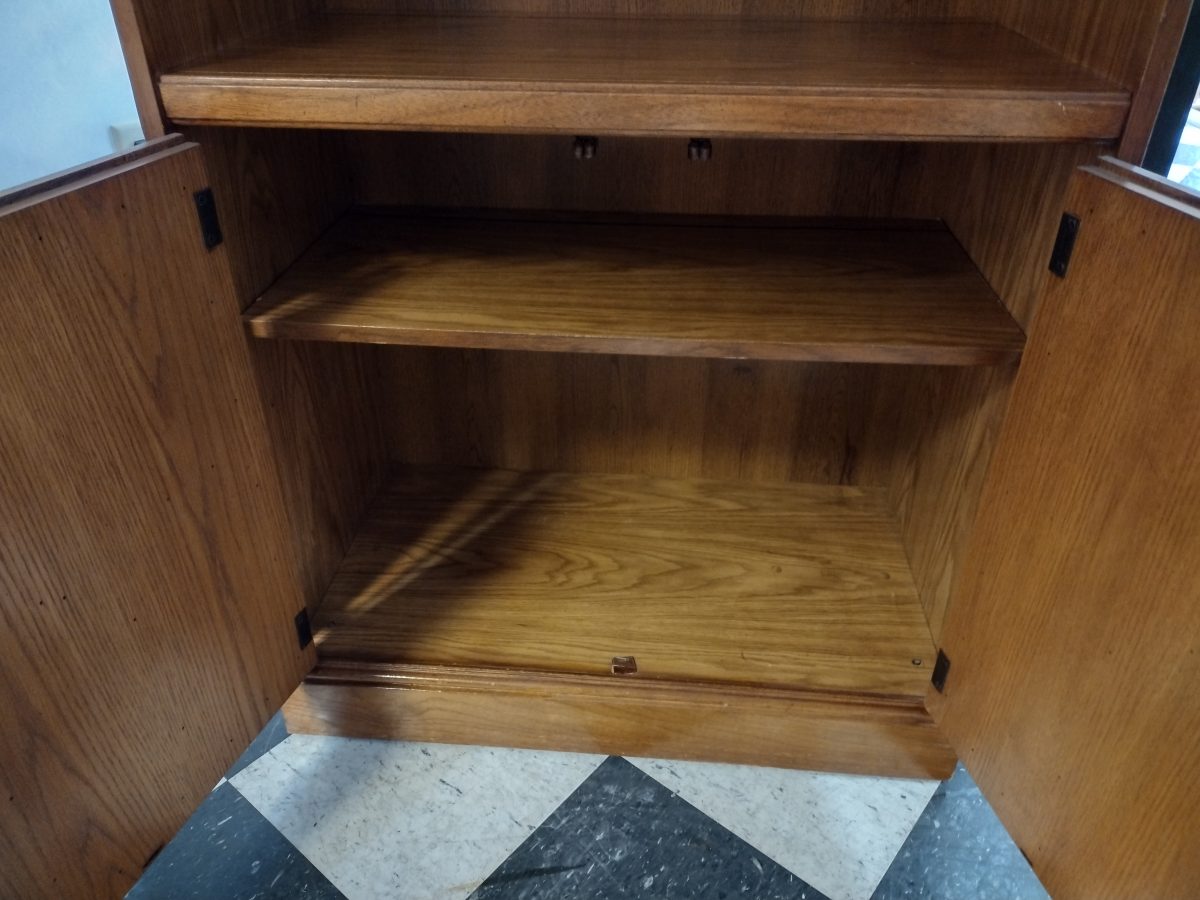Oak Bassett Bookcase Roth & Brader Furniture
