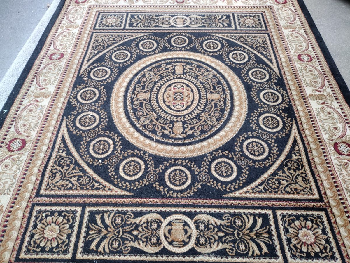 Traditional Accent Rug Roth & Brader Furniture