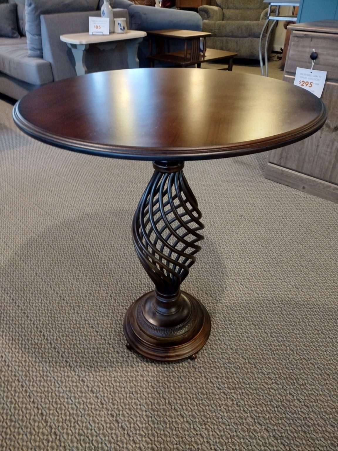 Round Pedestal Accent Table | Roth & Brader Furniture