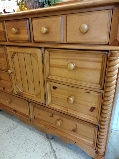 Yorkshire Broyhill Dresser & Mirror - Image 4