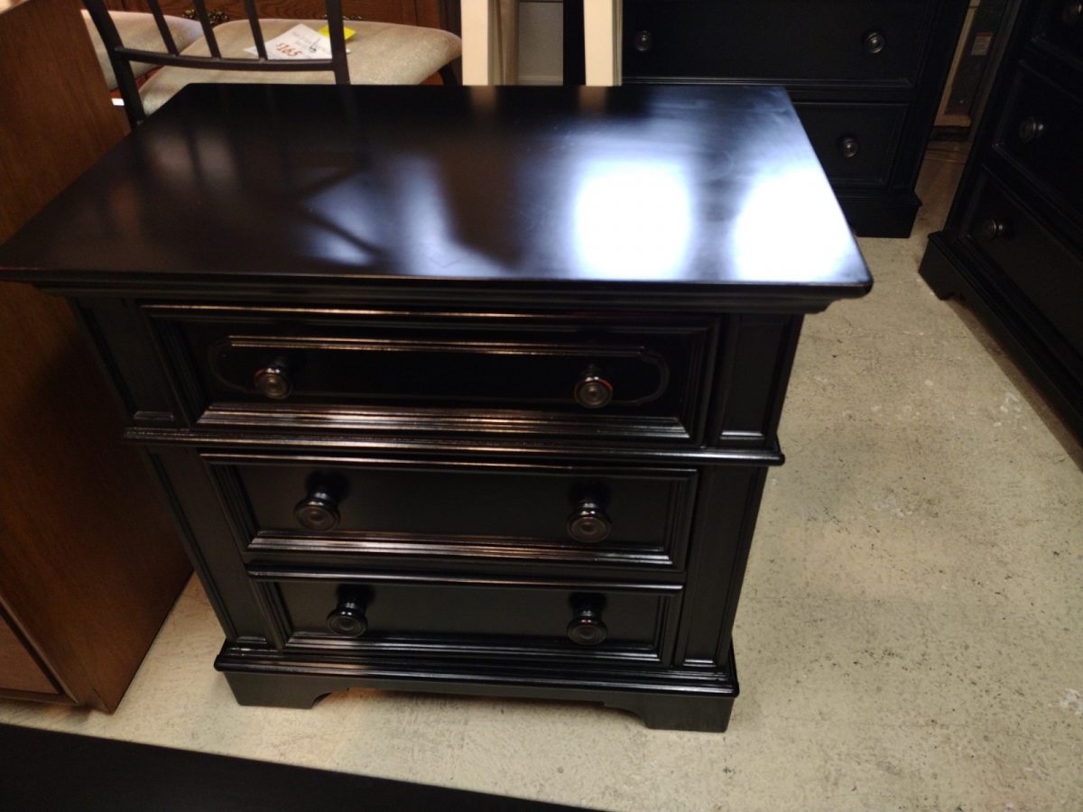 Black Queen Size Bedroom Suite | Roth & Brader Furniture