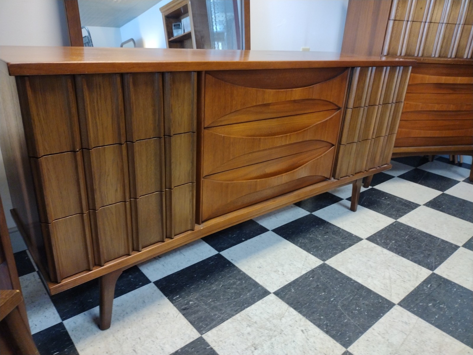 Midcentury Modern Full Size Bedroom Suite - Image 13