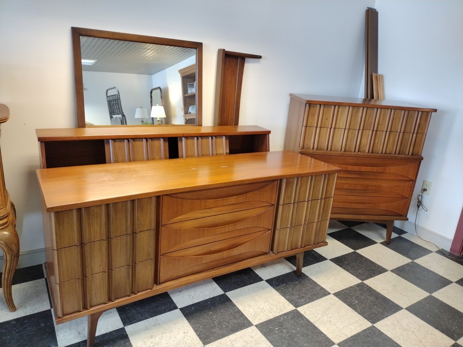 Midcentury Modern Full Size Bedroom Suite - Image 6