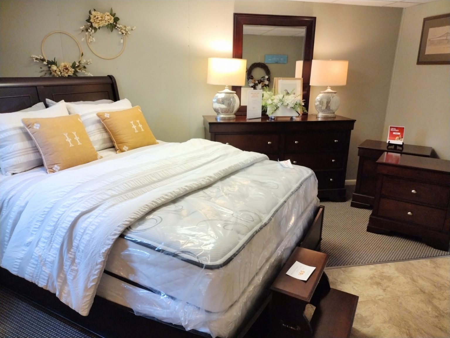 Cherry Finish Queen Sleigh Bed Bedroom Suite Roth & Brader Furniture