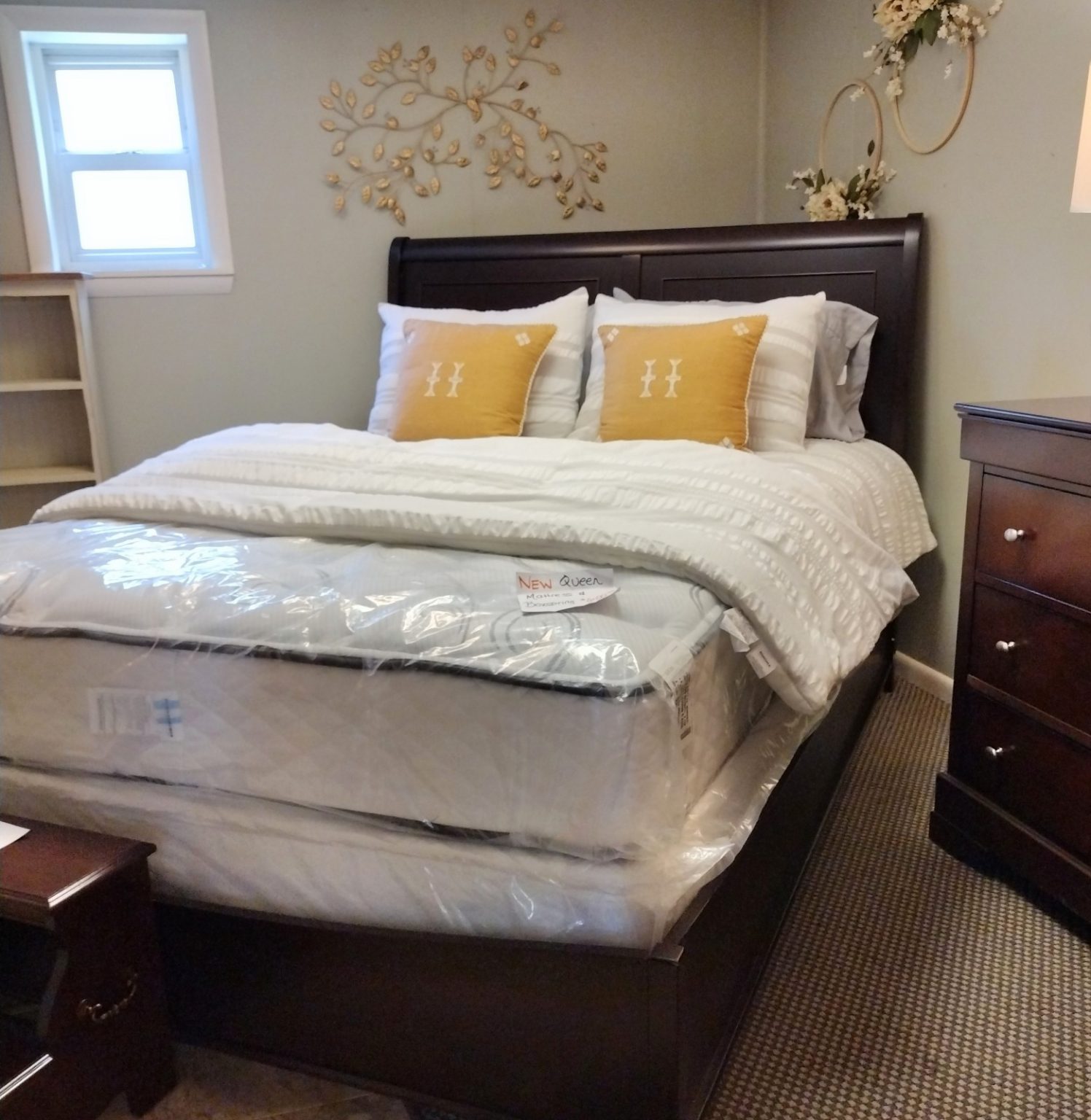 Cherry Finish Queen Sleigh Bed Bedroom Suite Roth & Brader Furniture