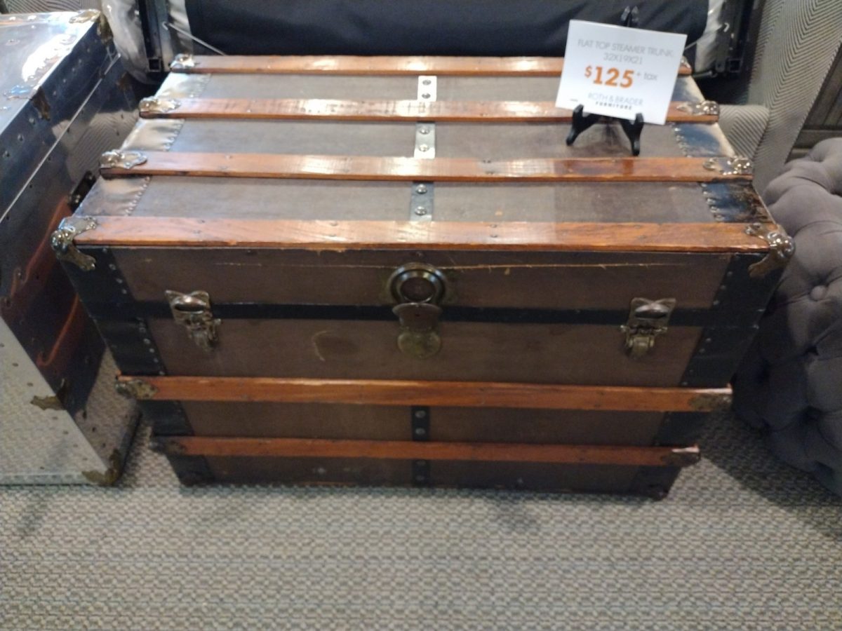 Flat Top Steamer Trunk Roth & Brader Furniture