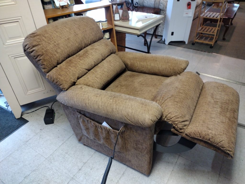 BROWN LIFT CHAIR BY LAZBOY Roth & Brader Furniture