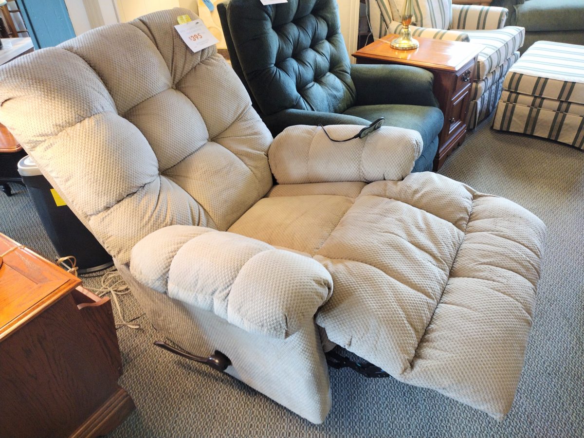 Beige Catnapper Recliner Heat & Massage Roth & Brader Furniture