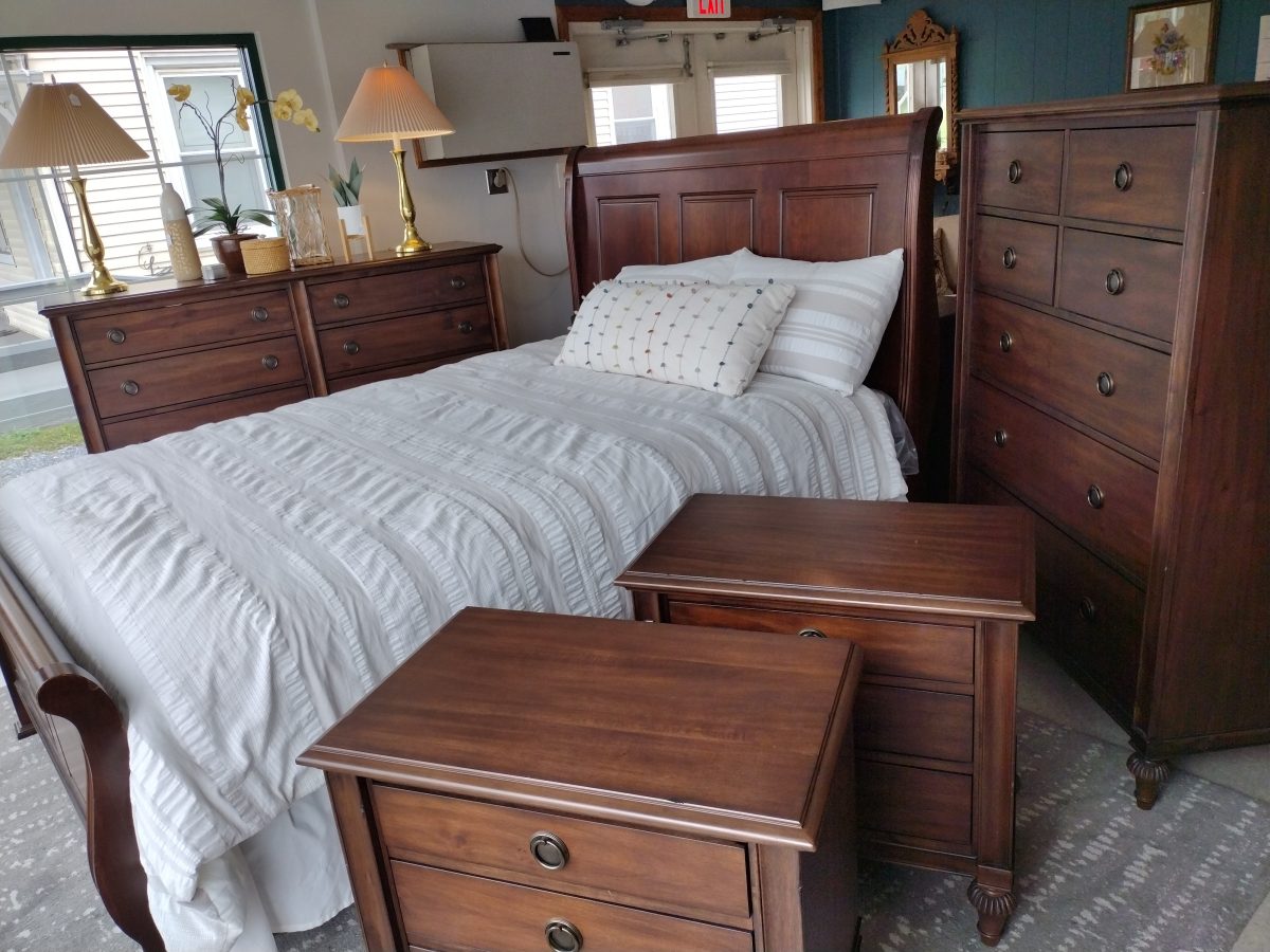 Broyhill Dark Cherry Bedroom Suite | Roth & Brader Furniture