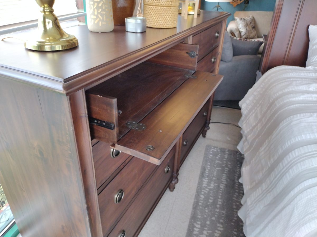 Broyhill Dark Cherry Bedroom Suite | Roth & Brader Furniture