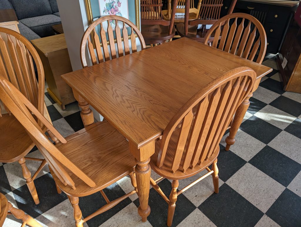 Oak Dining Table, 6 Chairs, 1 Board | Roth & Brader Furniture