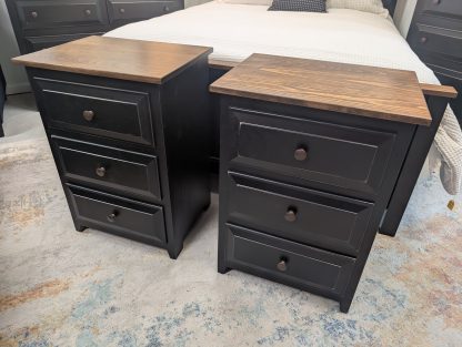 Amish Made Black & Walnut Color Queen Bedroom Set - Image 4