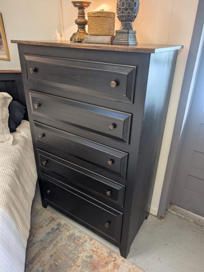 Amish Made Black & Walnut Color Queen Bedroom Set - Image 5
