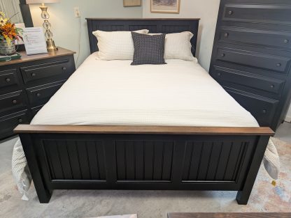 Amish Made Black & Walnut Color Queen Bedroom Set - Image 6