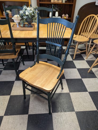 Table Set w. 4 Chairs & Recessed Board - Image 3