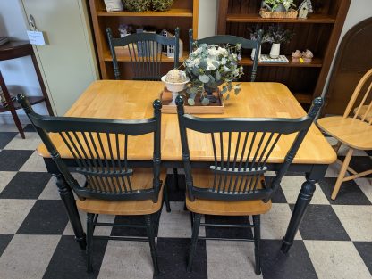 Table Set w. 4 Chairs & Recessed Board