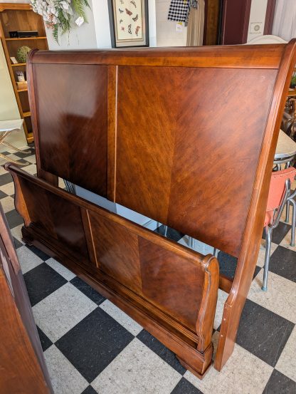 Queen Size Broyhill Bedroom Set - Image 3