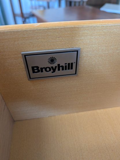 Queen Size Broyhill Bedroom Set - Image 5