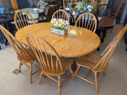 Round Oak Table Set with 6 Chairs & 1 Board