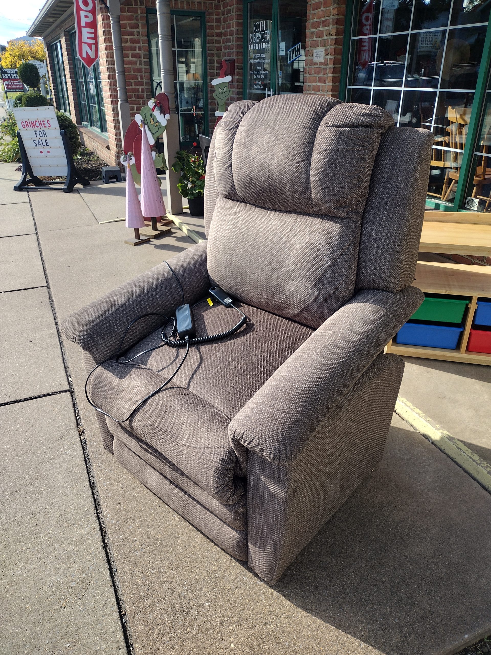 Khaki Lift Chair: 500lb Capacity! Heat/Massage