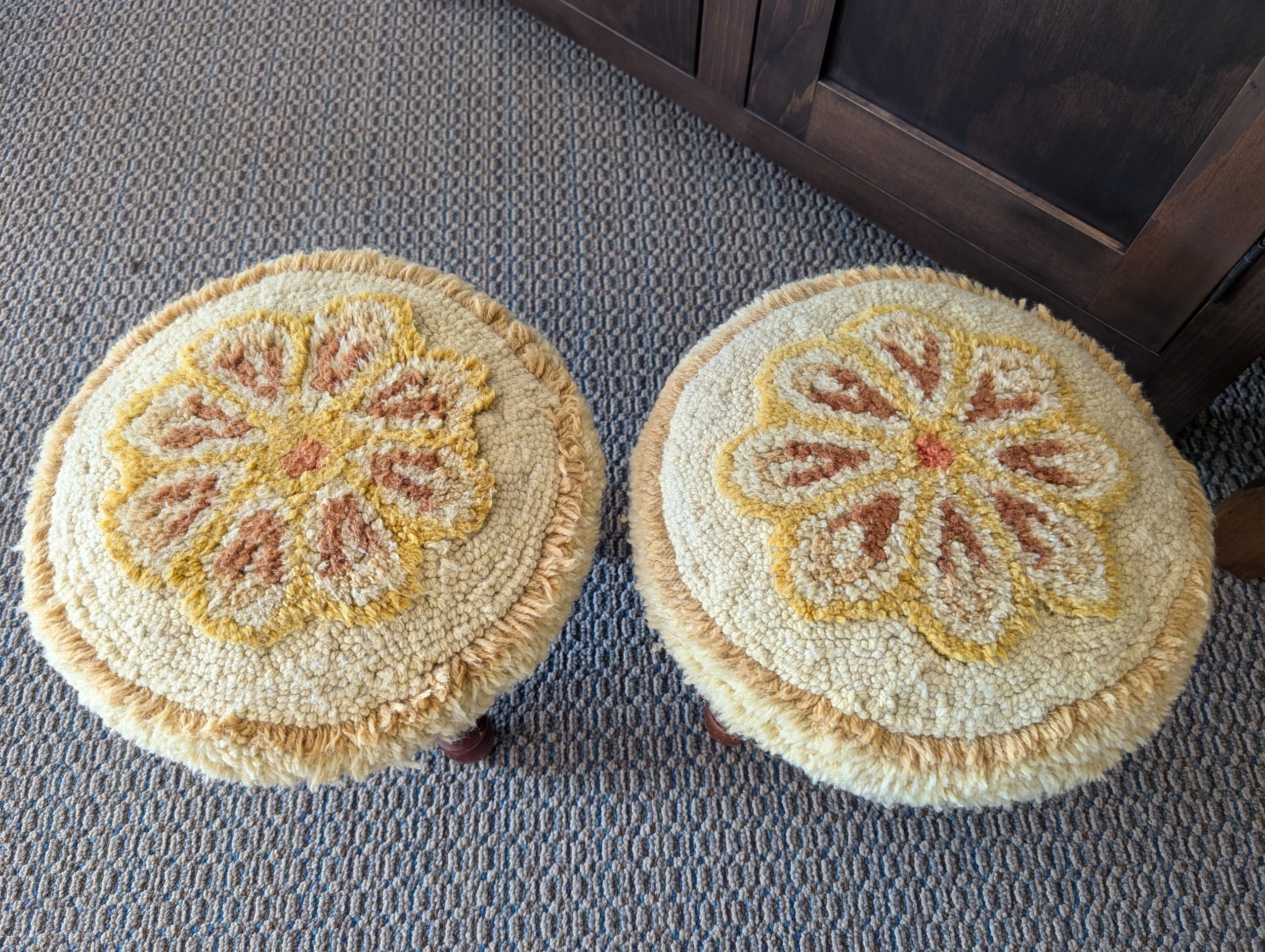 Hooked Floral Ottoman. Each: - Image 3