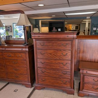 Cherry Finish Queen Size Bedroom Set