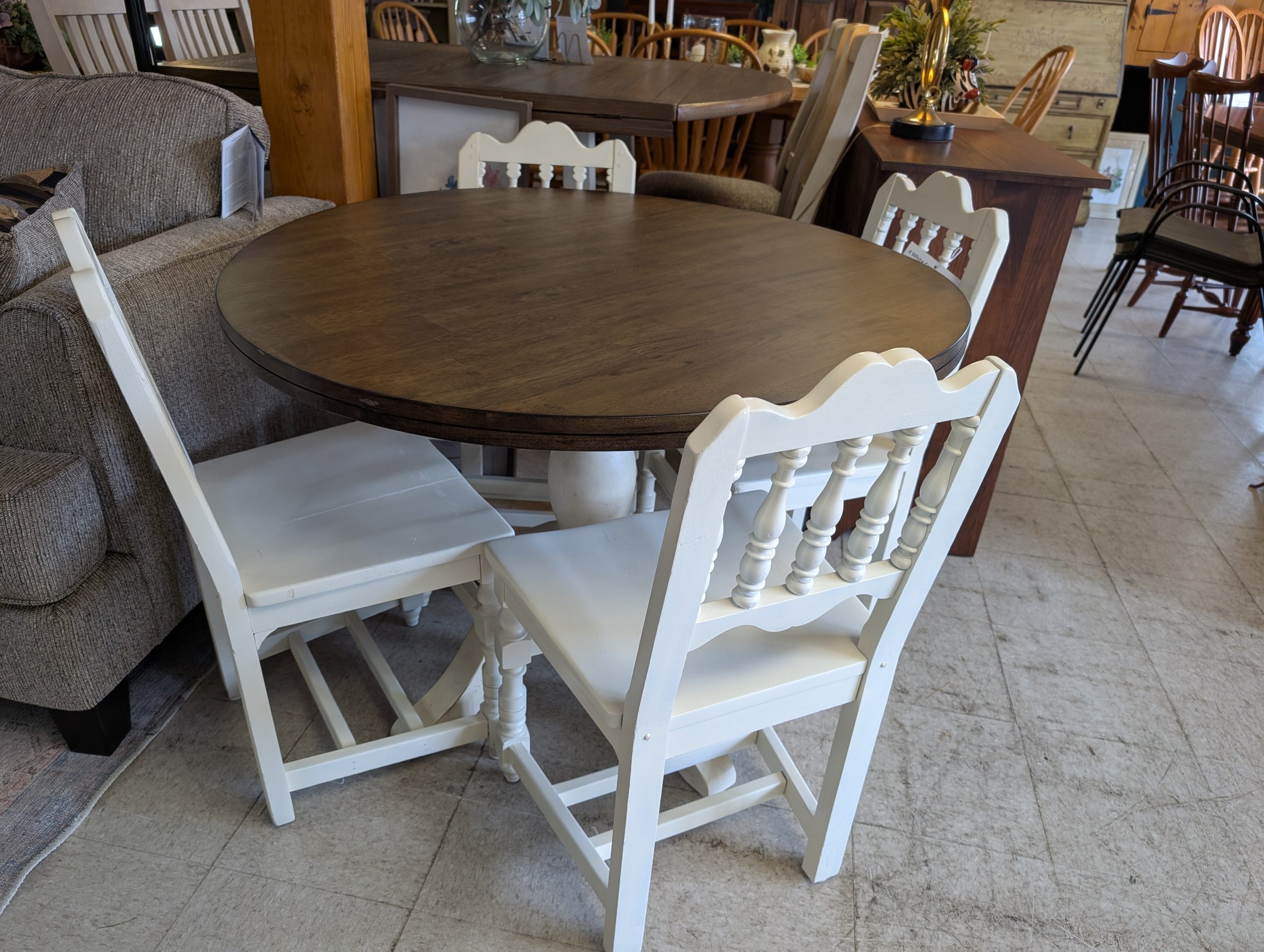 Round Table with 4 Coordinating Chairs