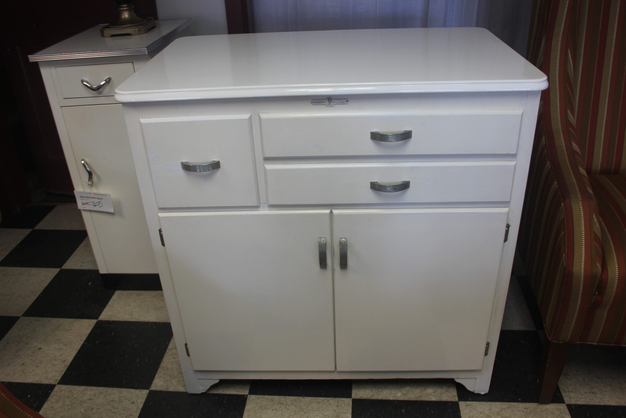 Napanee Coppes Kitchen Cabinet