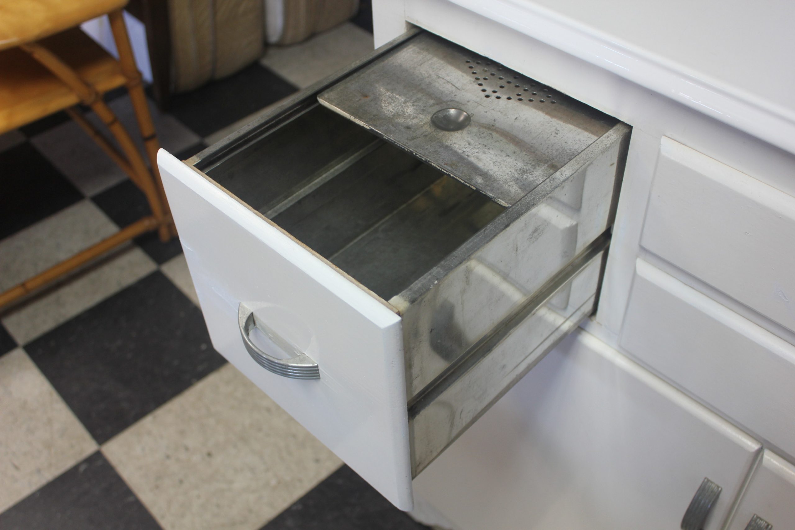 Napanee Coppes Kitchen Cabinet - Image 5