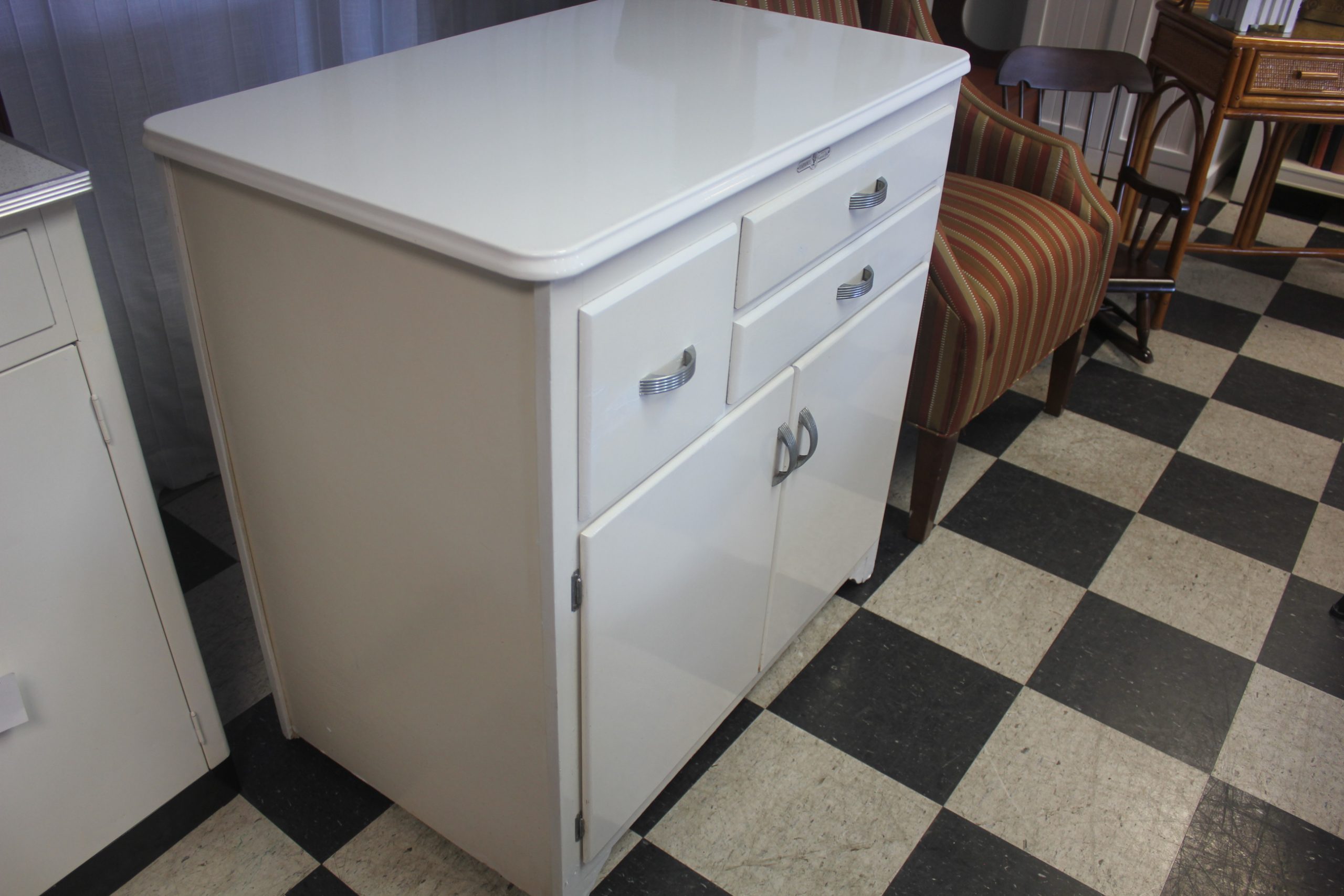 Napanee Coppes Kitchen Cabinet - Image 2