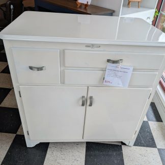 Napanee Coppes Kitchen Cabinet