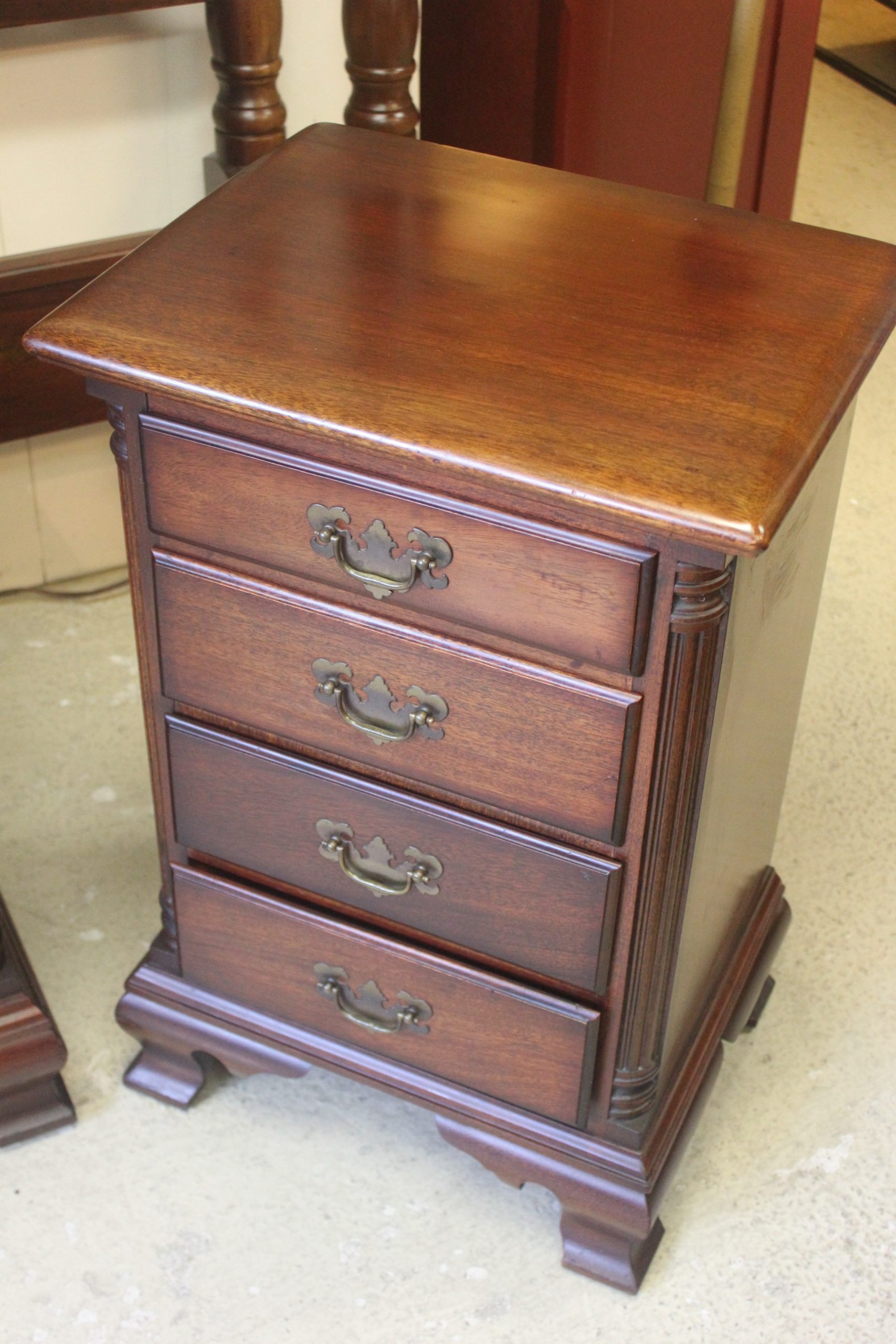 Queen Mahogany Bedroom Set - Image 7