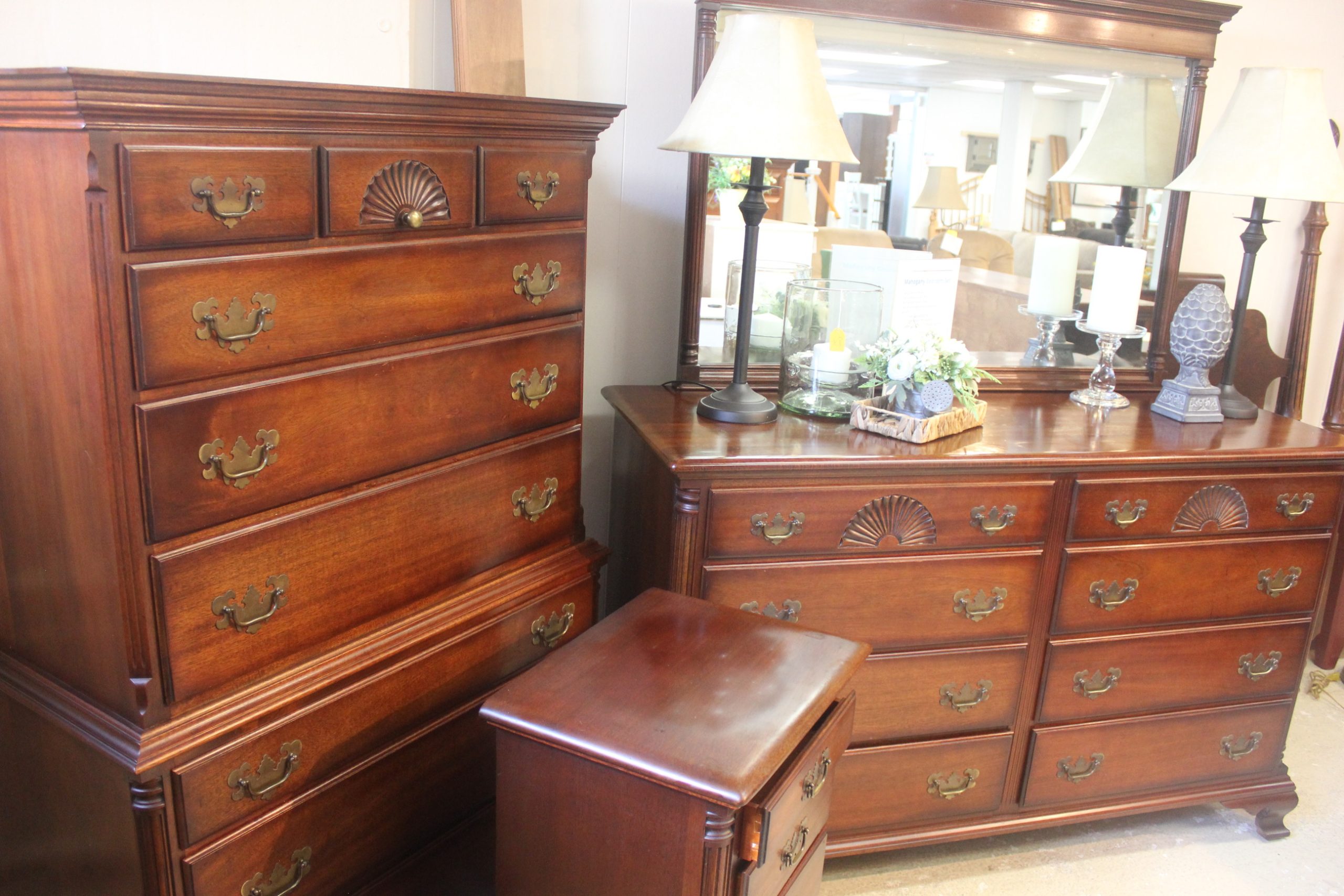 Queen Mahogany Bedroom Set - Image 5