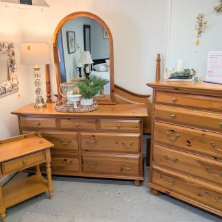 Queen Size Wooden Bedroom Set