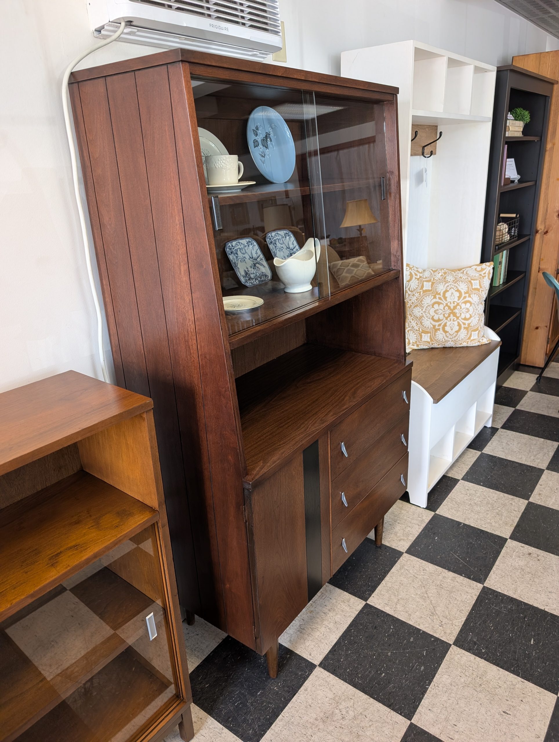 MCM Display Cabinet - Image 2