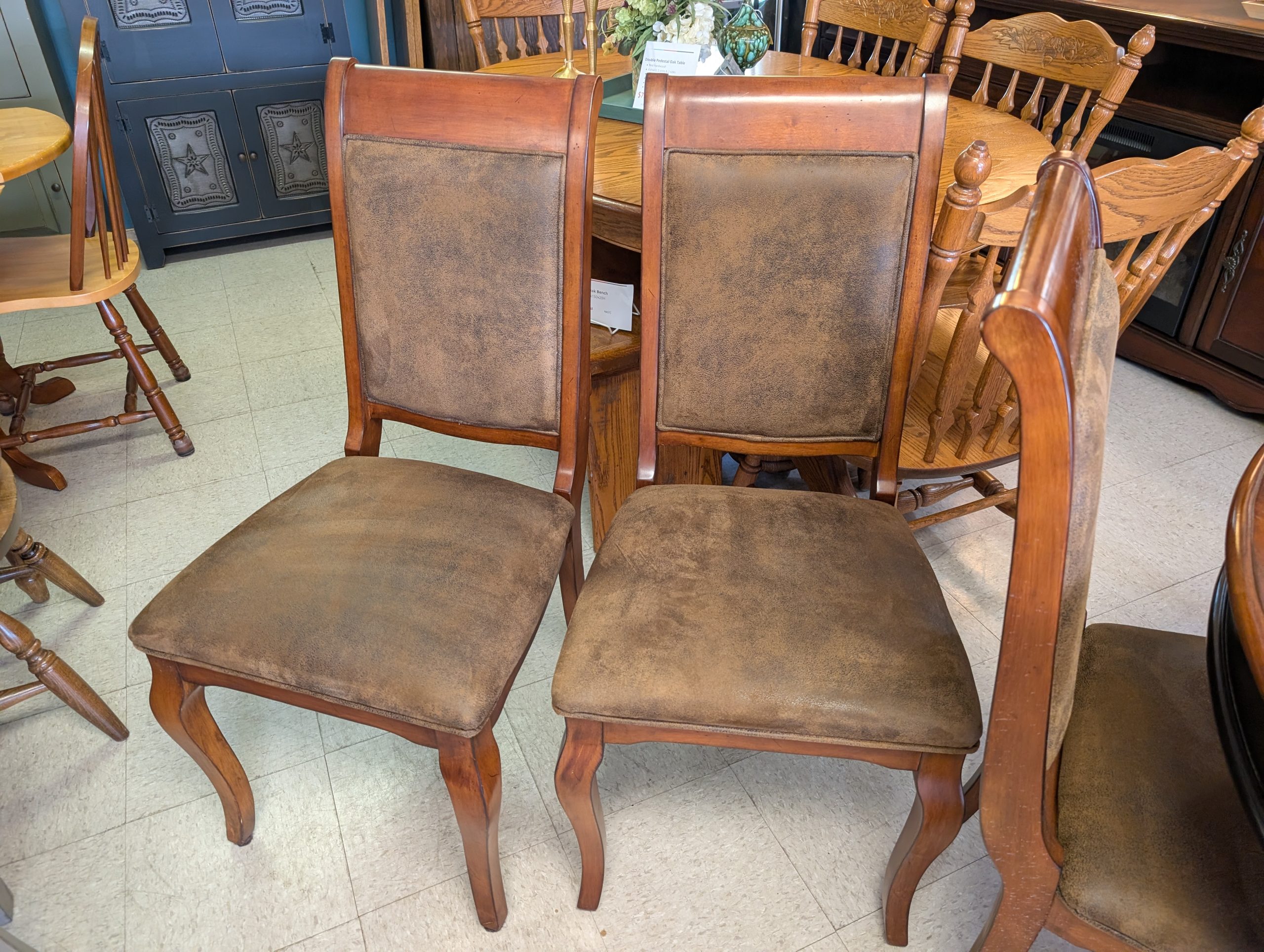 Round Table with 6 Chairs - Image 3