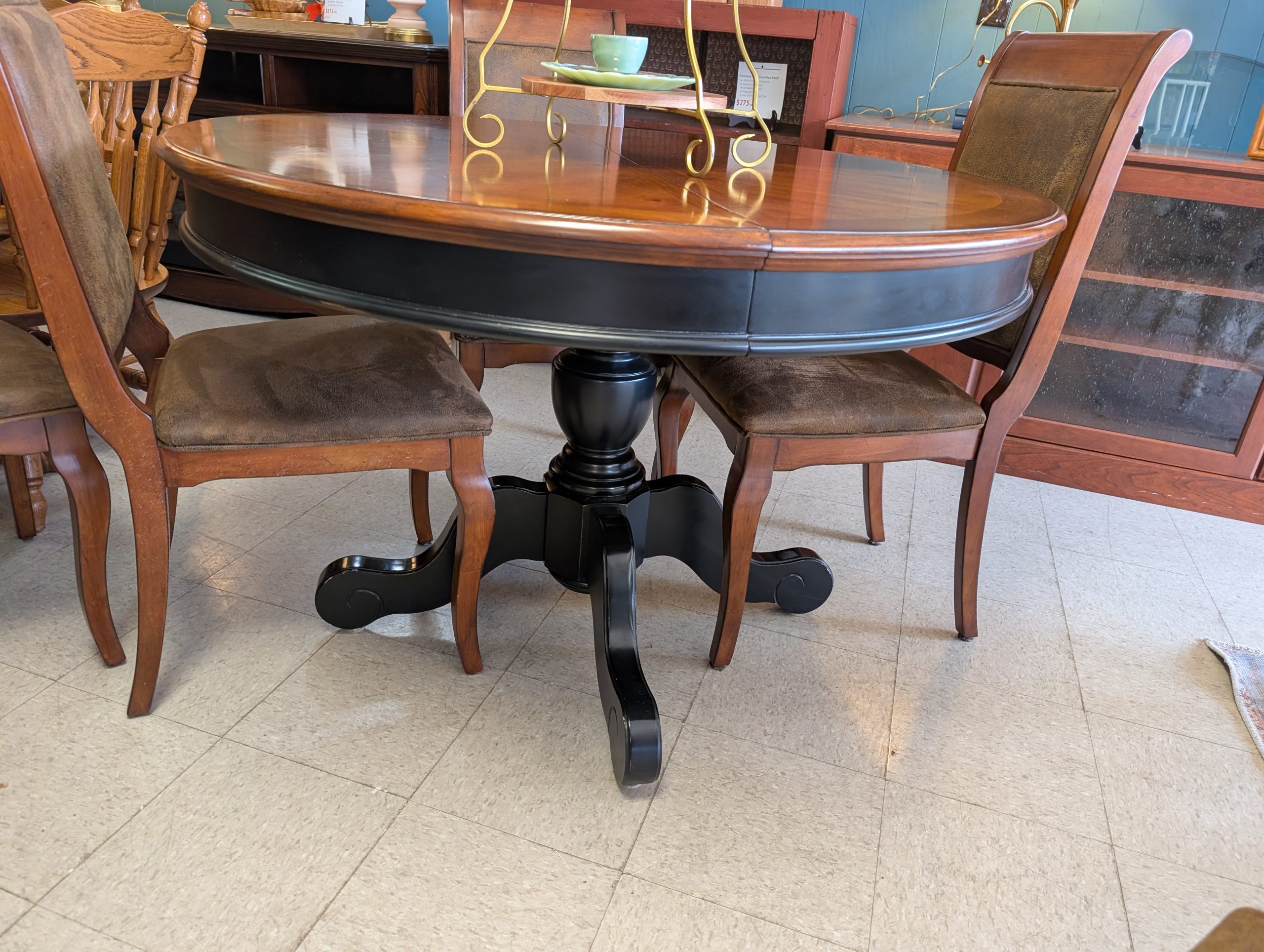 Round Table with 6 Chairs - Image 2