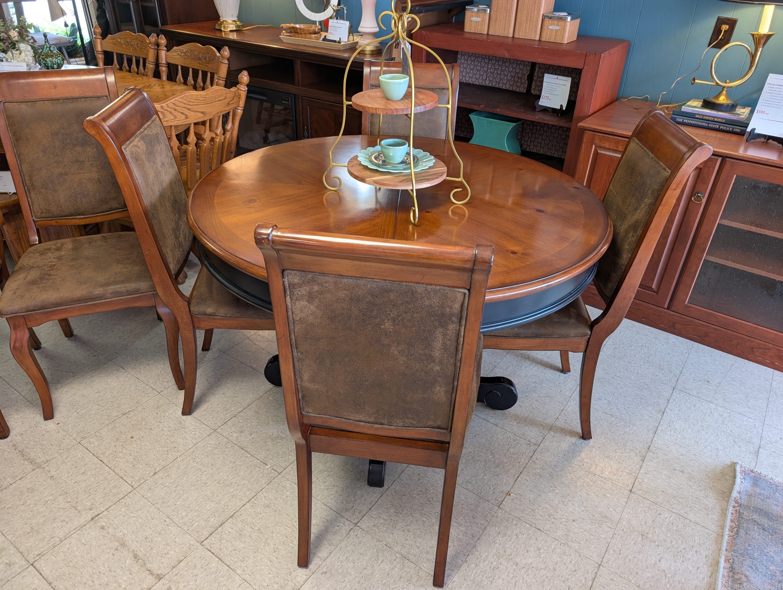 Round Table with 6 Chairs