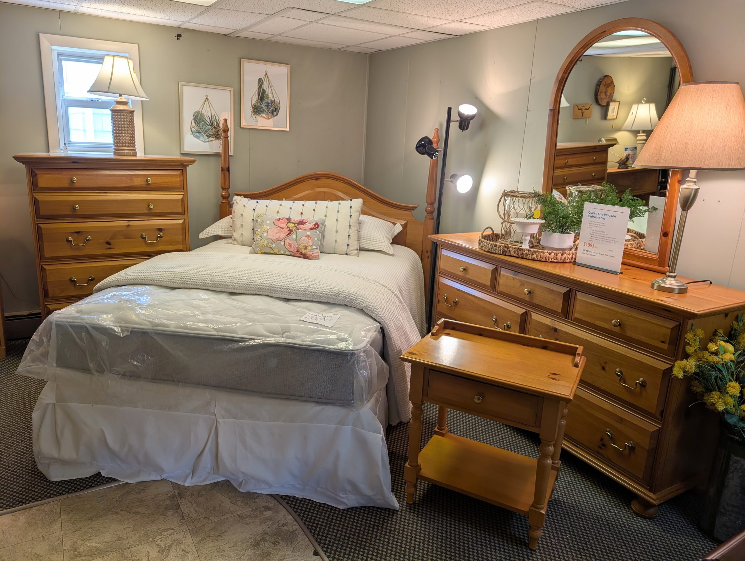 Queen Size Wooden Bedroom Set