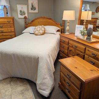 Queen Size Pine Bedroom Set