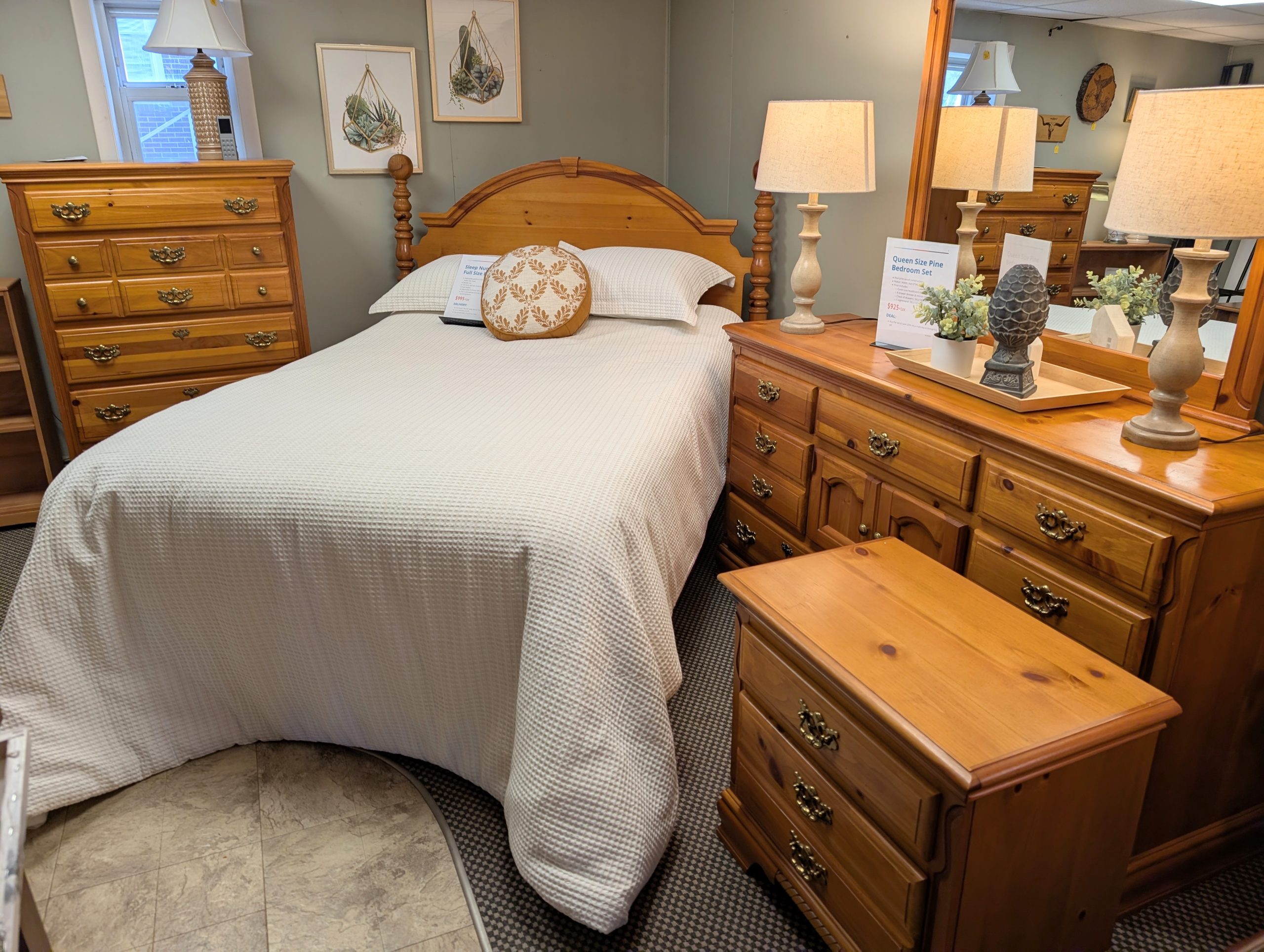 Queen Size Pine Bedroom Set
