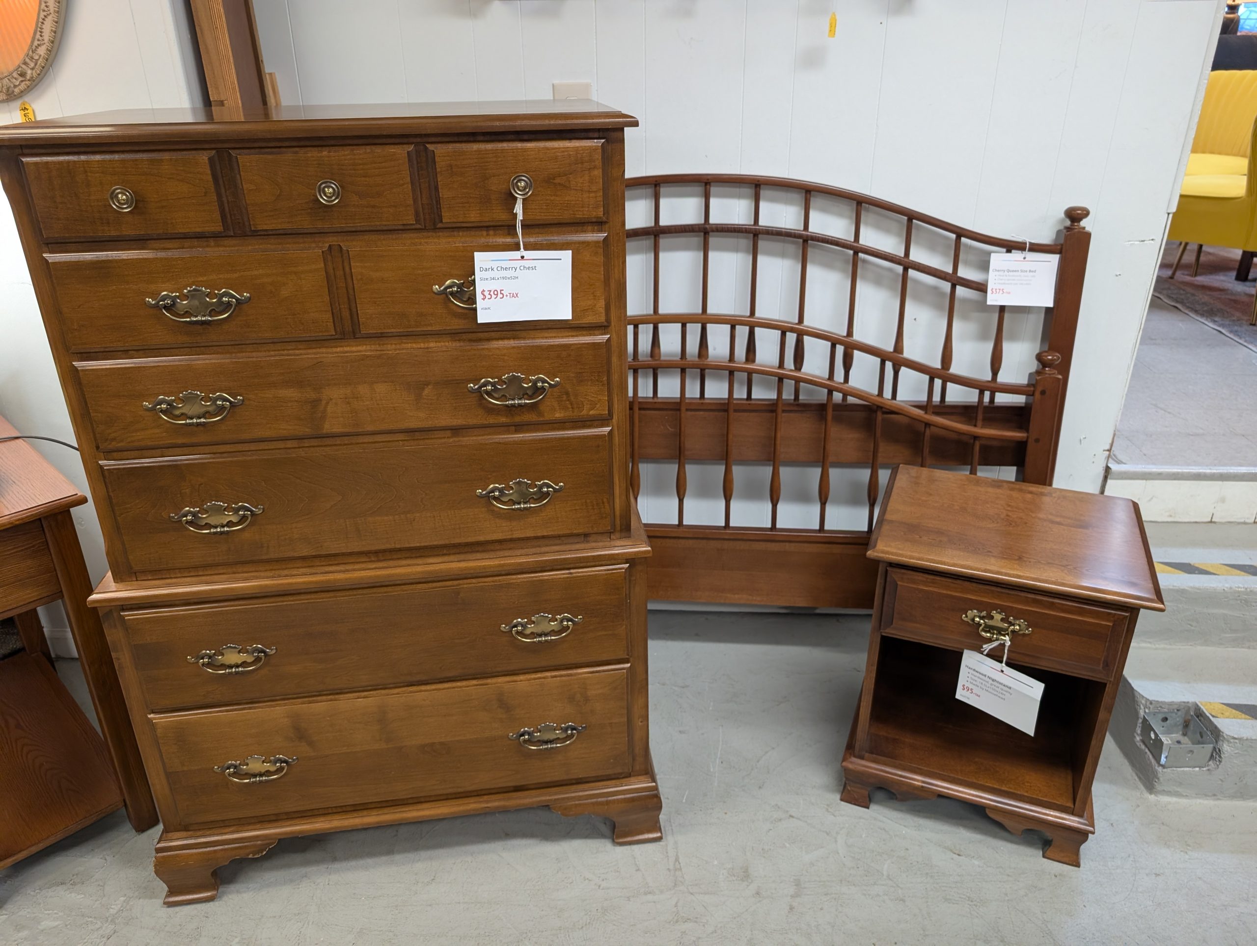 Cherry Queen Size Bedroom Set